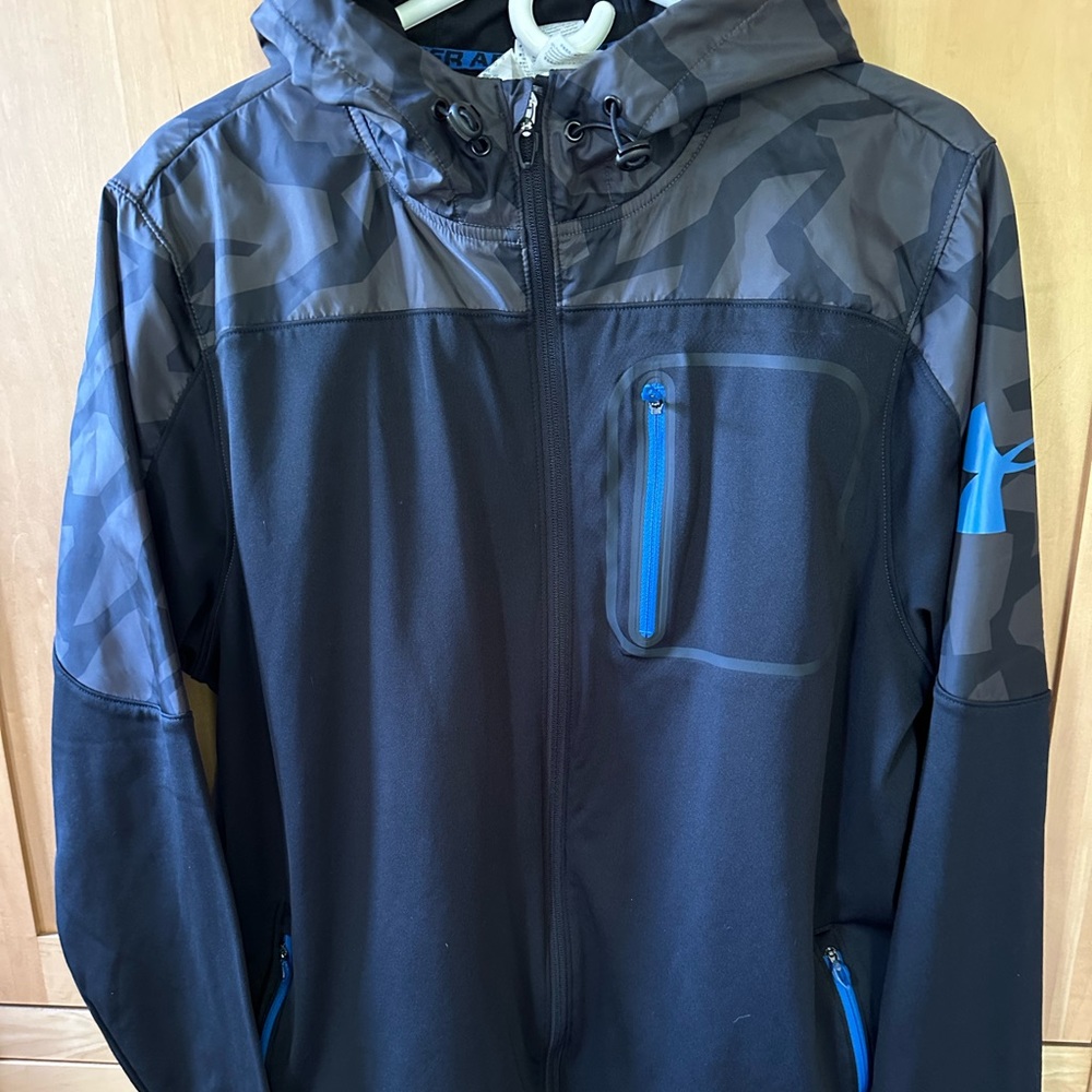 Men’s Under Armour hooded lightweight jacket